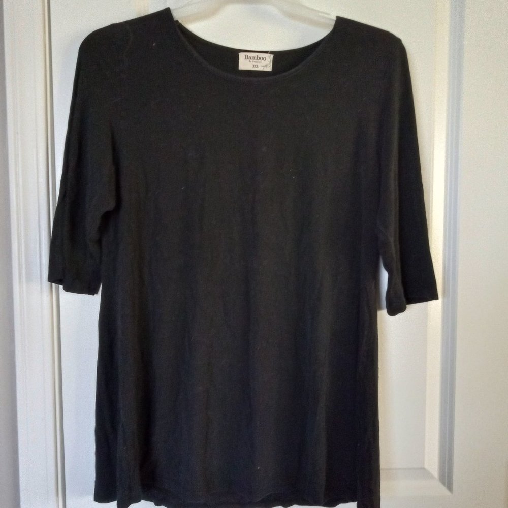 Short sleeve tee shirt.